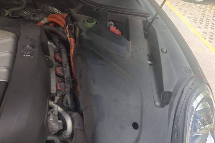 Used Porsche Cayenne E-Hybrid 2016 Cayenne S E-Hybrid 3.0T Engine Bay Left