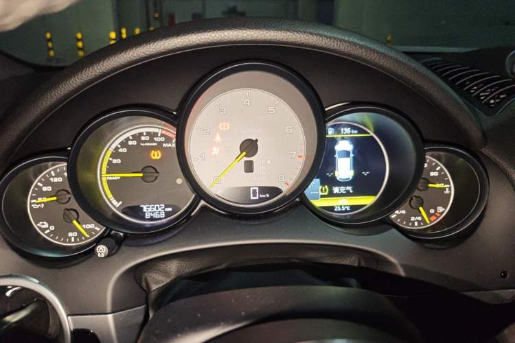 Used Porsche Cayenne E-Hybrid 2016 Cayenne S E-Hybrid 3.0T Instrument Cluster