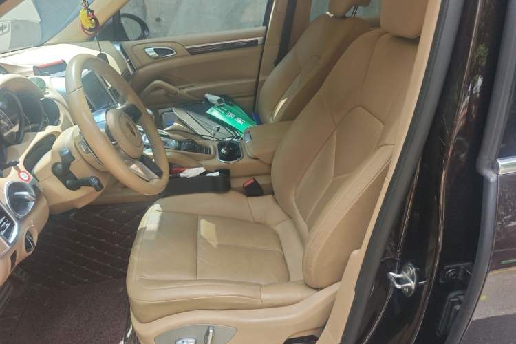 Used Porsche Cayenne E-Hybrid 2016 Cayenne S E-Hybrid 3.0T Left Front Seat
