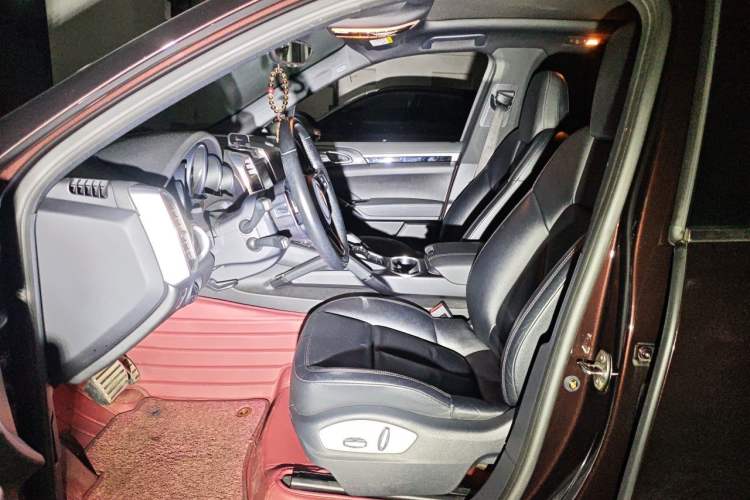 Used Porsche Cayenne E-Hybrid 2016 Cayenne S E-Hybrid 3.0T Left Front Seat