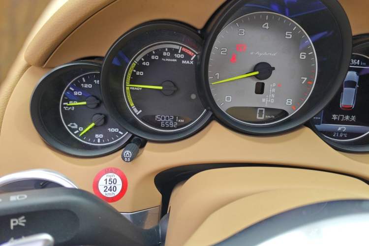 Used Porsche Cayenne E-Hybrid 2016 Cayenne S E-Hybrid 3.0T Odometer Close Up
