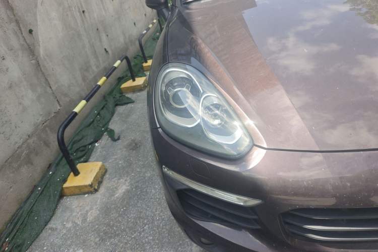 Used Porsche Cayenne E-Hybrid 2016 Cayenne S E-Hybrid 3.0T Right Front Headlight