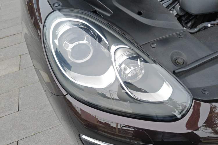 Used Porsche Cayenne E-Hybrid 2016 Cayenne S E-Hybrid 3.0T Right Front Headlight