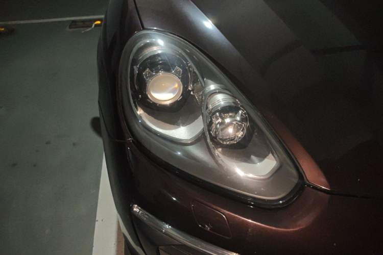 Used Porsche Cayenne E-Hybrid 2016 Cayenne S E-Hybrid 3.0T Right Front Headlight