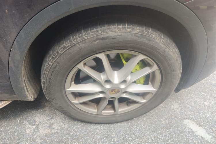 Used Porsche Cayenne E-Hybrid 2016 Cayenne S E-Hybrid 3.0T Right Front Wheel Hub