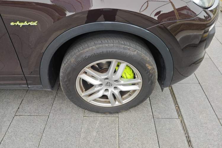 Used Porsche Cayenne E-Hybrid 2016 Cayenne S E-Hybrid 3.0T Right Front Wheel Hub