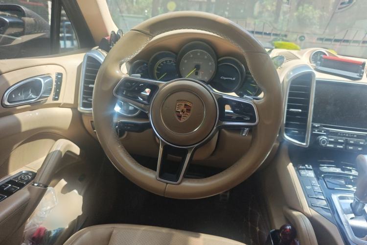 Used Porsche Cayenne E-Hybrid 2016 Cayenne S E-Hybrid 3.0T Steering Wheel