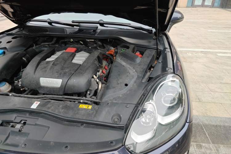 Used Porsche Cayenne E-Hybrid 2016 Cayenne S E-Hybrid 3.0T Engine Bay Left