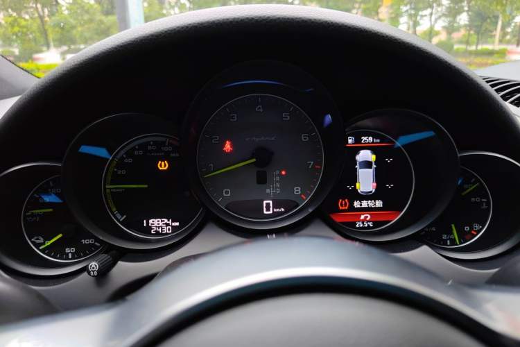 Used Porsche Cayenne E-Hybrid 2016 Cayenne S E-Hybrid 3.0T Instrument Cluster