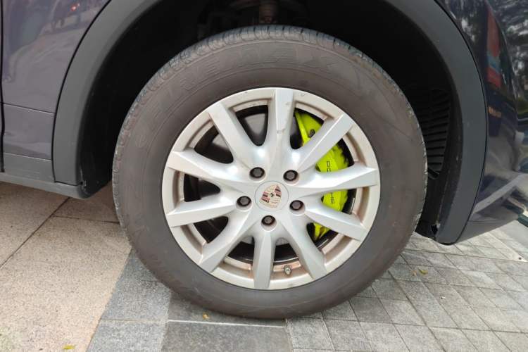 Used Porsche Cayenne E-Hybrid 2016 Cayenne S E-Hybrid 3.0T Right Front Wheel Hub