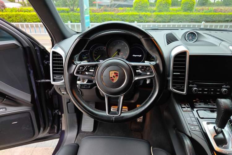 Used Porsche Cayenne E-Hybrid 2016 Cayenne S E-Hybrid 3.0T Steering Wheel