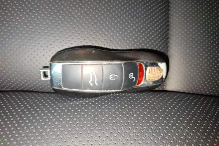 Used Porsche Cayenne E-Hybrid 2016 Cayenne S E-Hybrid 3.0T Vehicle Key