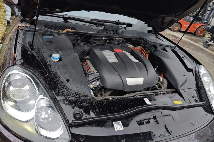Used Porsche Cayenne E-Hybrid 2016 Cayenne S E-Hybrid 3.0T Engine Bay