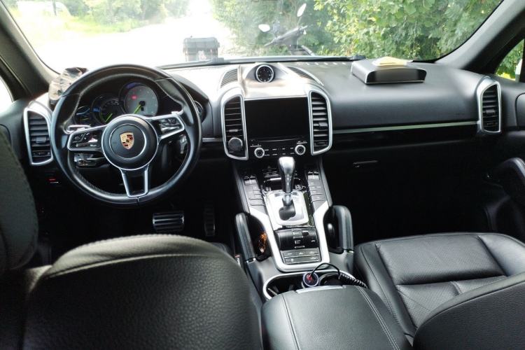 Used Porsche Cayenne E-Hybrid 2016 Cayenne S E-Hybrid 3.0T Center Console