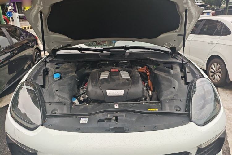 Used Porsche Cayenne E-Hybrid 2016 Cayenne S E-Hybrid 3.0T Engine Bay