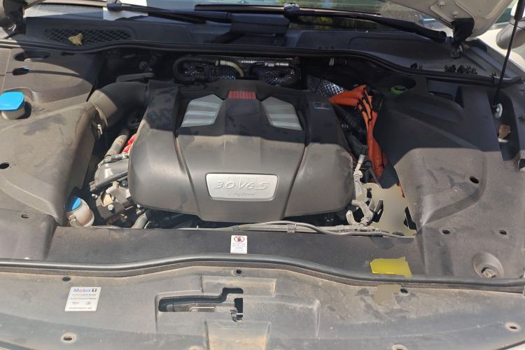 Used Porsche Cayenne E-Hybrid 2016 Cayenne S E-Hybrid 3.0T Engine Bay