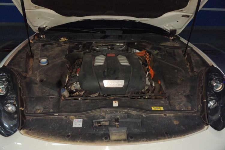 Used Porsche Cayenne E-Hybrid 2016 Cayenne S E-Hybrid 3.0T Engine Bay