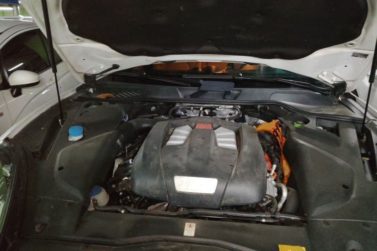 Used Porsche Cayenne E-Hybrid 2016 Cayenne S E-Hybrid 3.0T Engine Bay