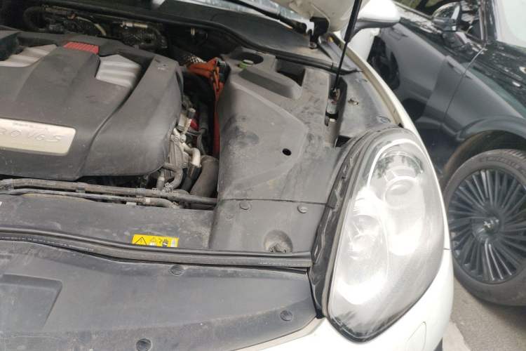Used Porsche Cayenne E-Hybrid 2016 Cayenne S E-Hybrid 3.0T Engine Bay Left