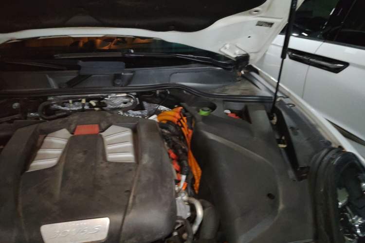 Used Porsche Cayenne E-Hybrid 2016 Cayenne S E-Hybrid 3.0T Engine Bay Left