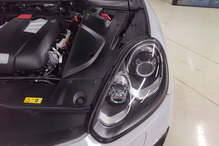 Used Porsche Cayenne E-Hybrid 2016 Cayenne S E-Hybrid 3.0T Engine Bay Left