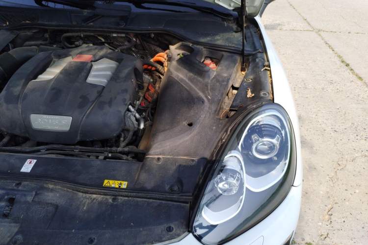 Used Porsche Cayenne E-Hybrid 2016 Cayenne S E-Hybrid 3.0T Engine Bay Left