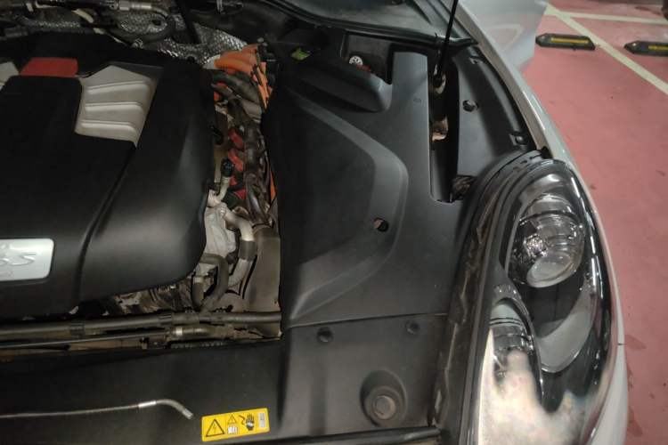 Used Porsche Cayenne E-Hybrid 2016 Cayenne S E-Hybrid 3.0T Engine Bay Left