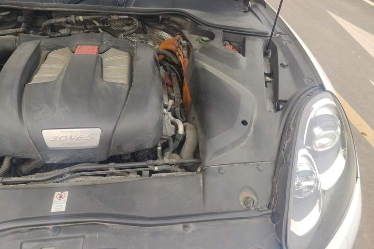 Used Porsche Cayenne E-Hybrid 2016 Cayenne S E-Hybrid 3.0T Engine Bay Left
