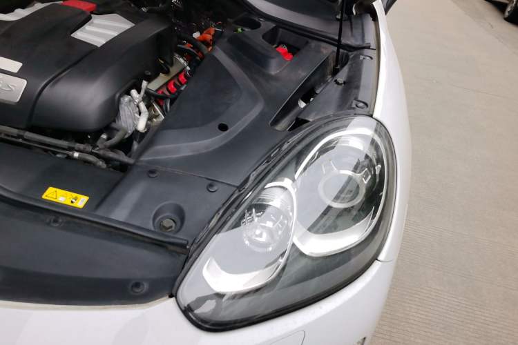 Used Porsche Cayenne E-Hybrid 2016 Cayenne S E-Hybrid 3.0T Engine Bay Left