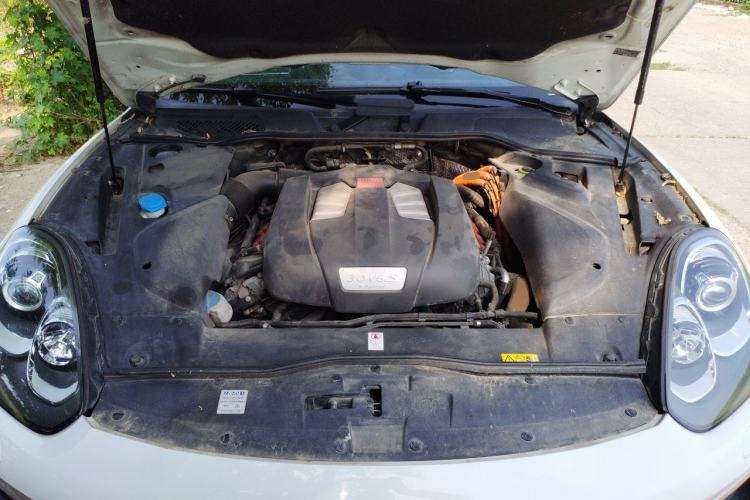 Used Porsche Cayenne E-Hybrid 2016 Cayenne S E-Hybrid 3.0T Engine Bay