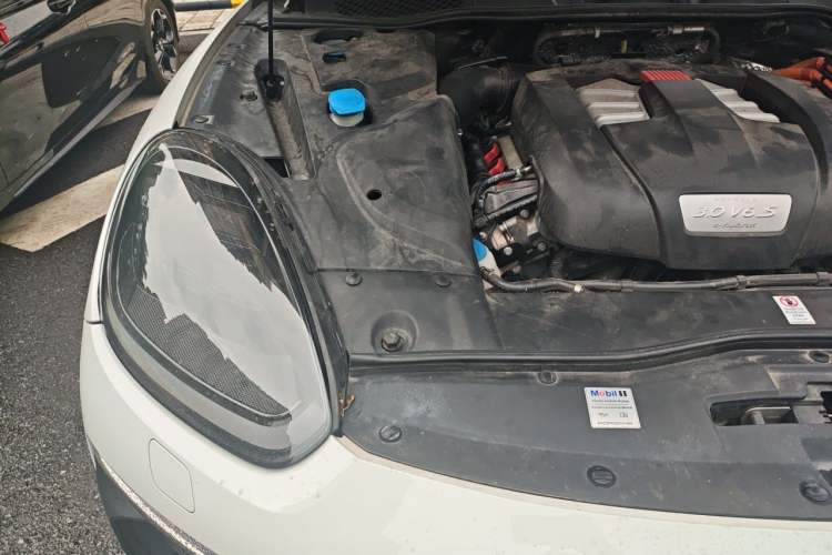 Used Porsche Cayenne E-Hybrid 2016 Cayenne S E-Hybrid 3.0T Engine Bay Right