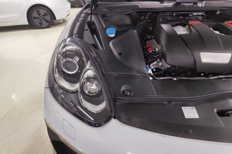 Used Porsche Cayenne E-Hybrid 2016 Cayenne S E-Hybrid 3.0T Engine Bay Right