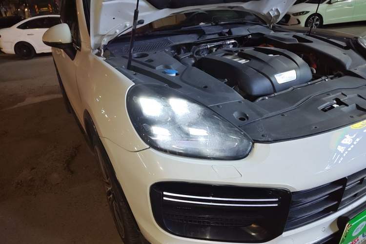 Used Porsche Cayenne E-Hybrid 2016 Cayenne S E-Hybrid 3.0T Engine Bay Right