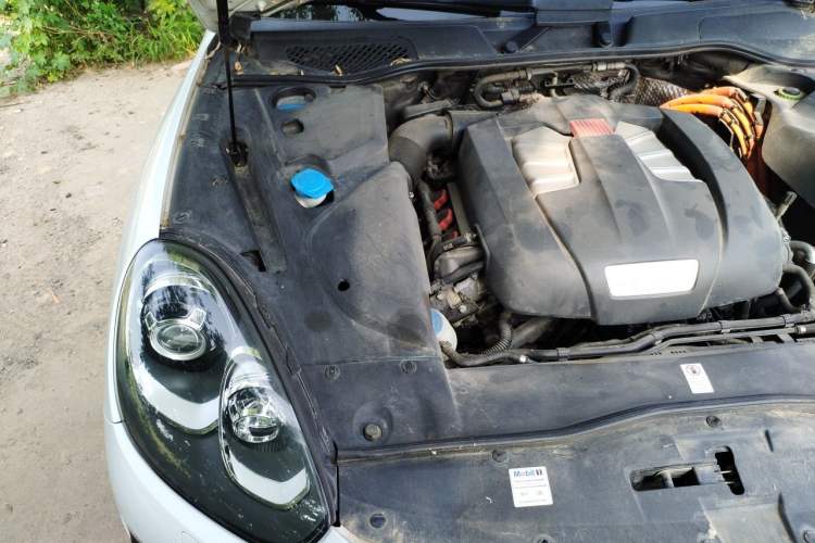 Used Porsche Cayenne E-Hybrid 2016 Cayenne S E-Hybrid 3.0T Engine Bay Right