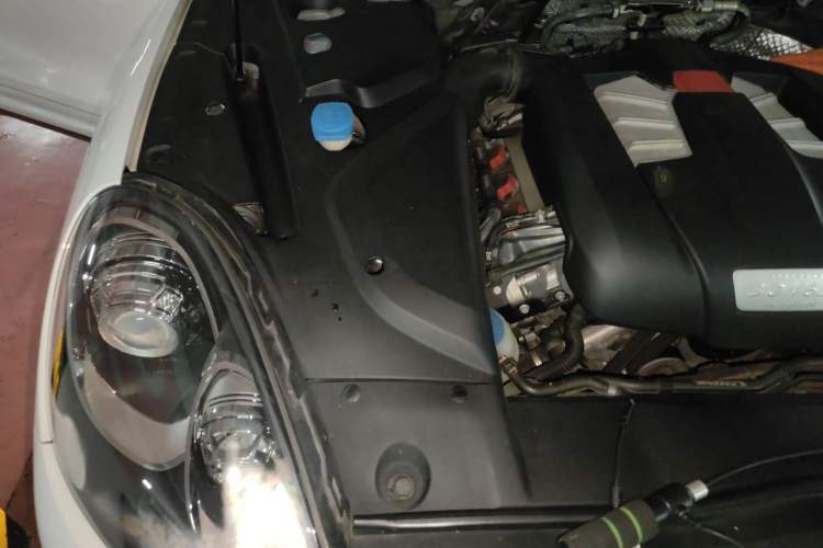 Used Porsche Cayenne E-Hybrid 2016 Cayenne S E-Hybrid 3.0T Engine Bay Right