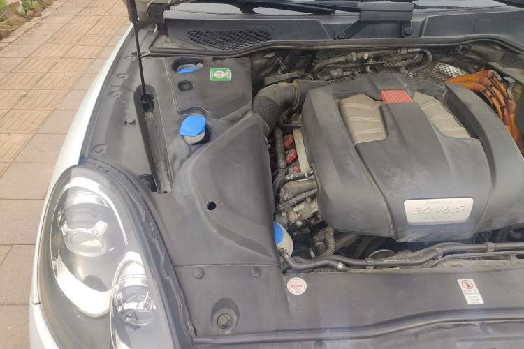 Used Porsche Cayenne E-Hybrid 2016 Cayenne S E-Hybrid 3.0T Engine Bay Right