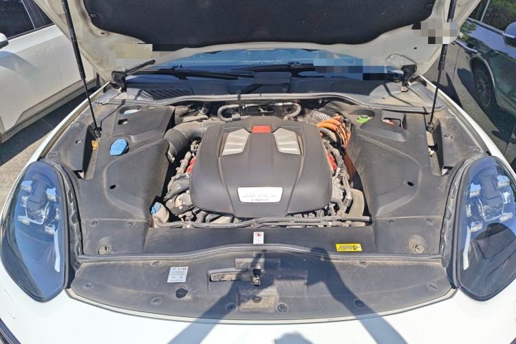 Used Porsche Cayenne E-Hybrid 2016 Cayenne S E-Hybrid 3.0T Engine Bay