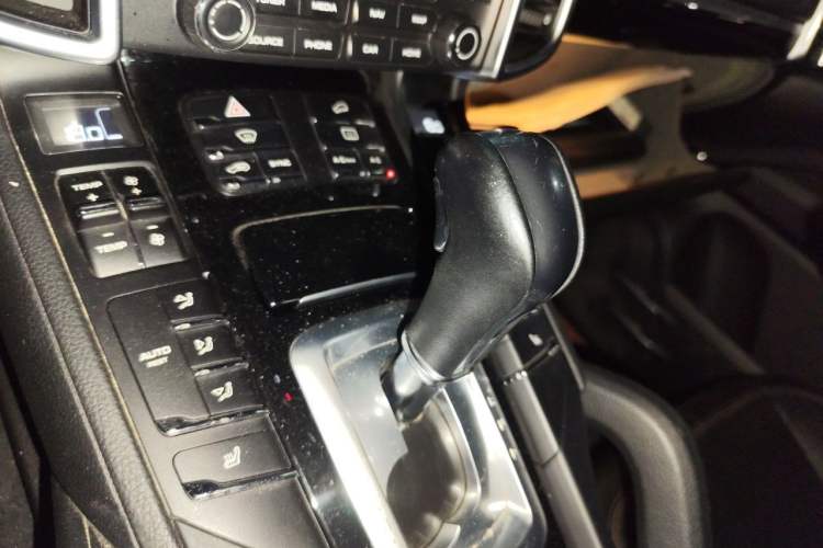 Used Porsche Cayenne E-Hybrid 2016 Cayenne S E-Hybrid 3.0T Gear Lever