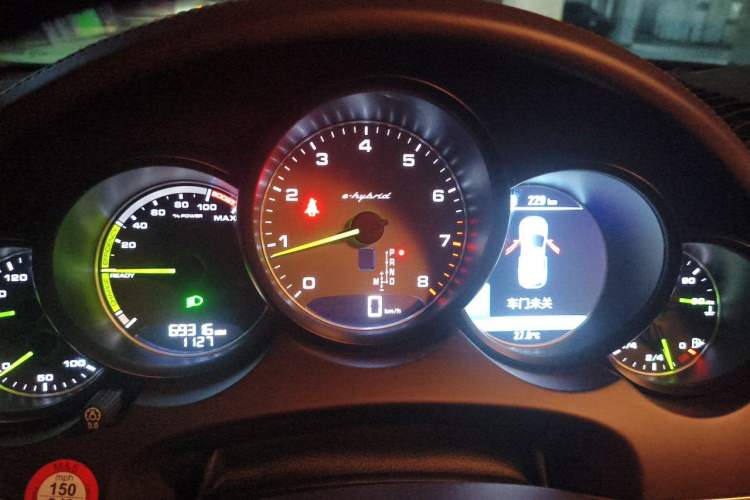 Used Porsche Cayenne E-Hybrid 2016 Cayenne S E-Hybrid 3.0T Instrument Cluster