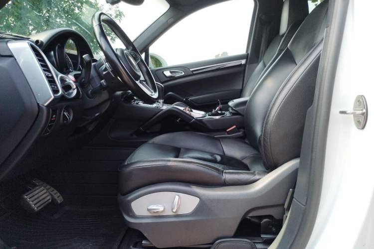 Used Porsche Cayenne E-Hybrid 2016 Cayenne S E-Hybrid 3.0T Left Front Seat