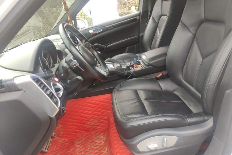 Used Porsche Cayenne E-Hybrid 2016 Cayenne S E-Hybrid 3.0T Left Front Seat
