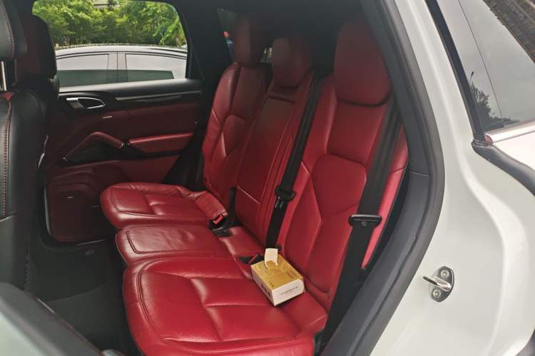 Used Porsche Cayenne E-Hybrid 2016 Cayenne S E-Hybrid 3.0T Left Rear Seat