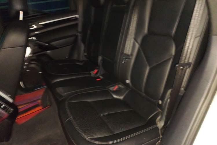 Used Porsche Cayenne E-Hybrid 2016 Cayenne S E-Hybrid 3.0T Left Rear Seat