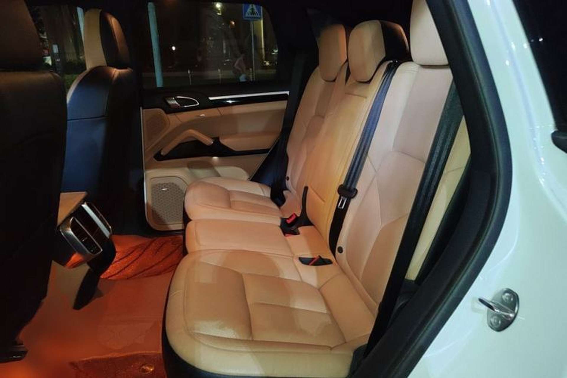 Used Porsche Cayenne E-Hybrid 2016 Cayenne S E-Hybrid 3.0T Left Rear Seat