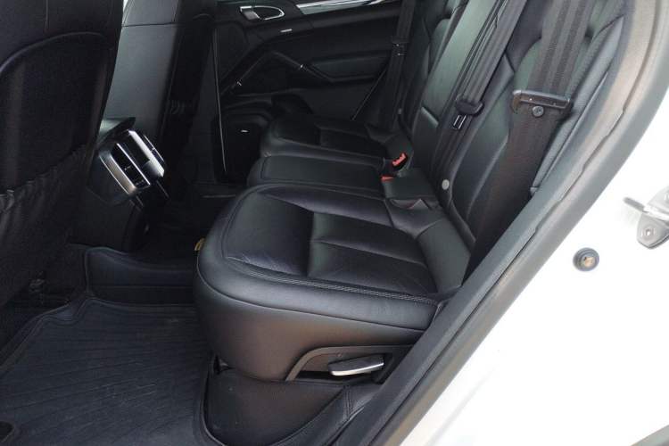 Used Porsche Cayenne E-Hybrid 2016 Cayenne S E-Hybrid 3.0T Left Rear Seat