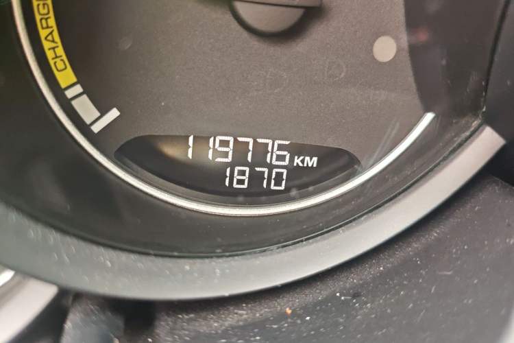Used Porsche Cayenne E-Hybrid 2016 Cayenne S E-Hybrid 3.0T Odometer Close Up