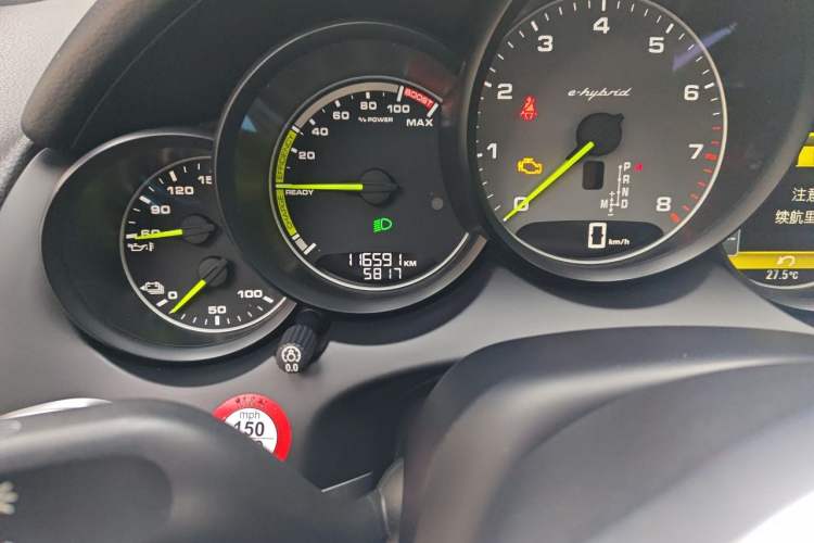 Used Porsche Cayenne E-Hybrid 2016 Cayenne S E-Hybrid 3.0T Odometer Close Up