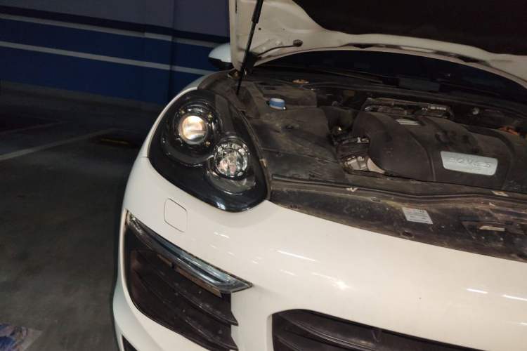 Used Porsche Cayenne E-Hybrid 2016 Cayenne S E-Hybrid 3.0T Right Front Headlight