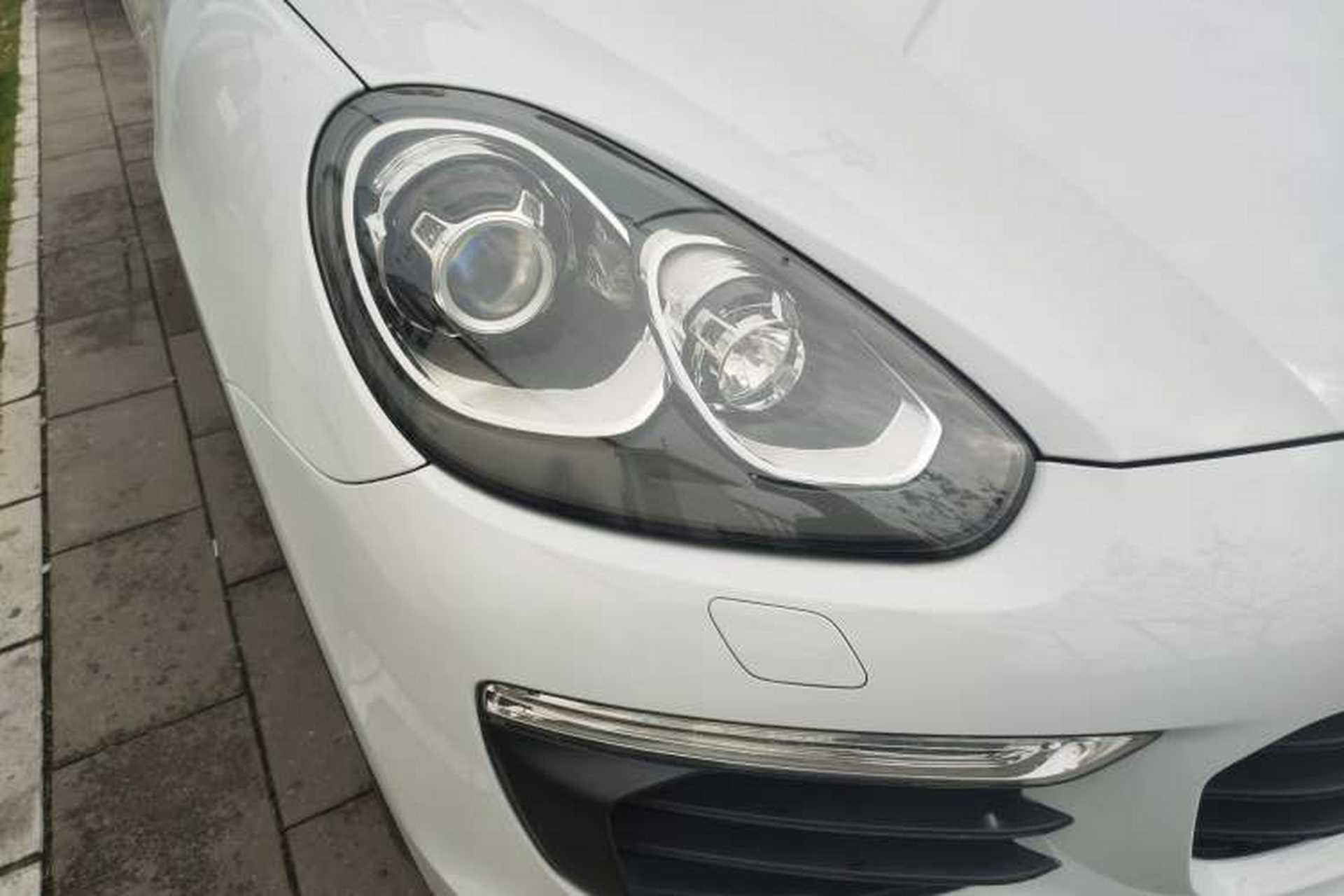 Used Porsche Cayenne E-Hybrid 2016 Cayenne S E-Hybrid 3.0T Right Front Headlight