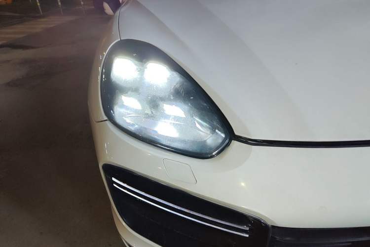 Used Porsche Cayenne E-Hybrid 2016 Cayenne S E-Hybrid 3.0T Right Front Headlight